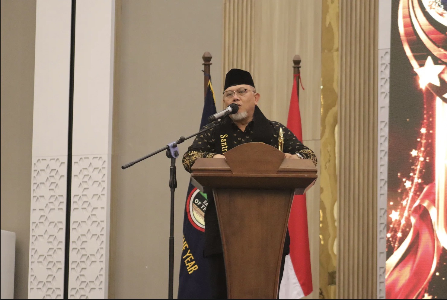 Prof Husnan Bey Raih Penghargaan Santri Diplomat Inspiratif 2026